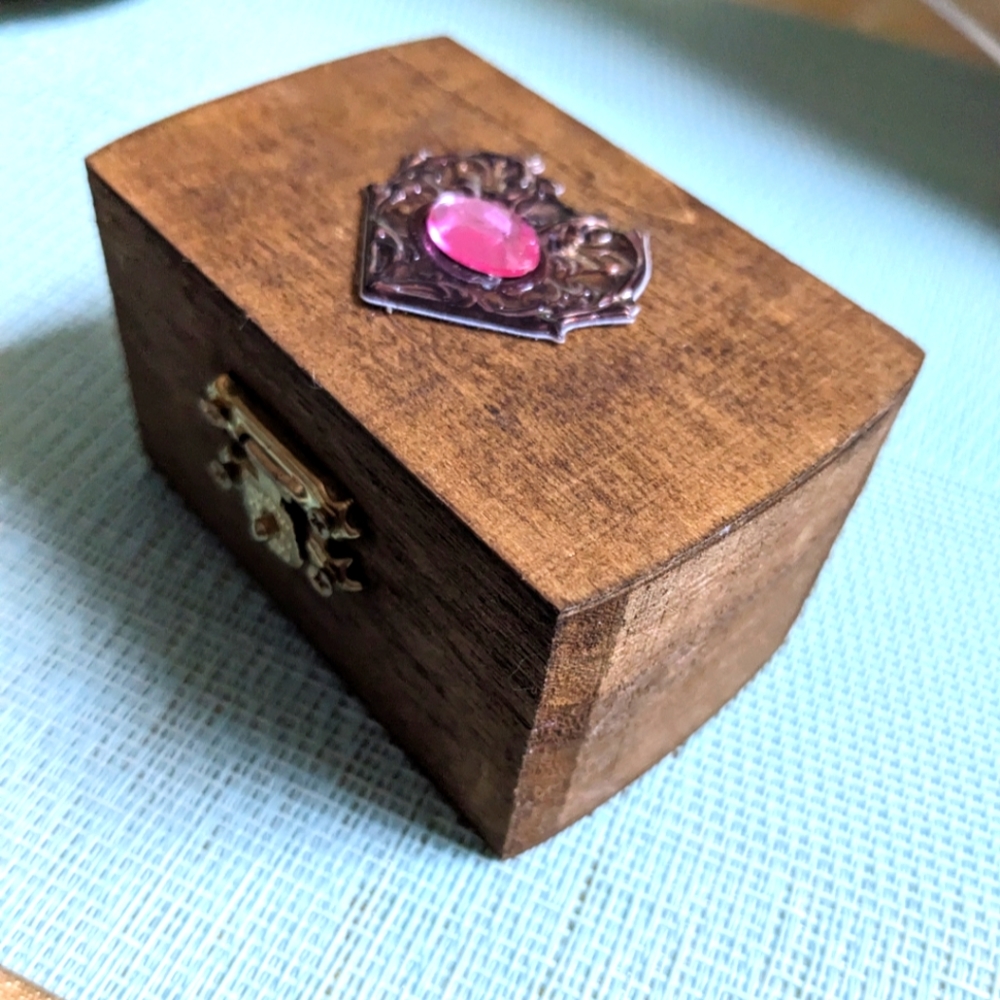 🚨 $5 w/Bundle 2+Items 🔥 Hand Painted Wooden Trinket Box Beauty Within